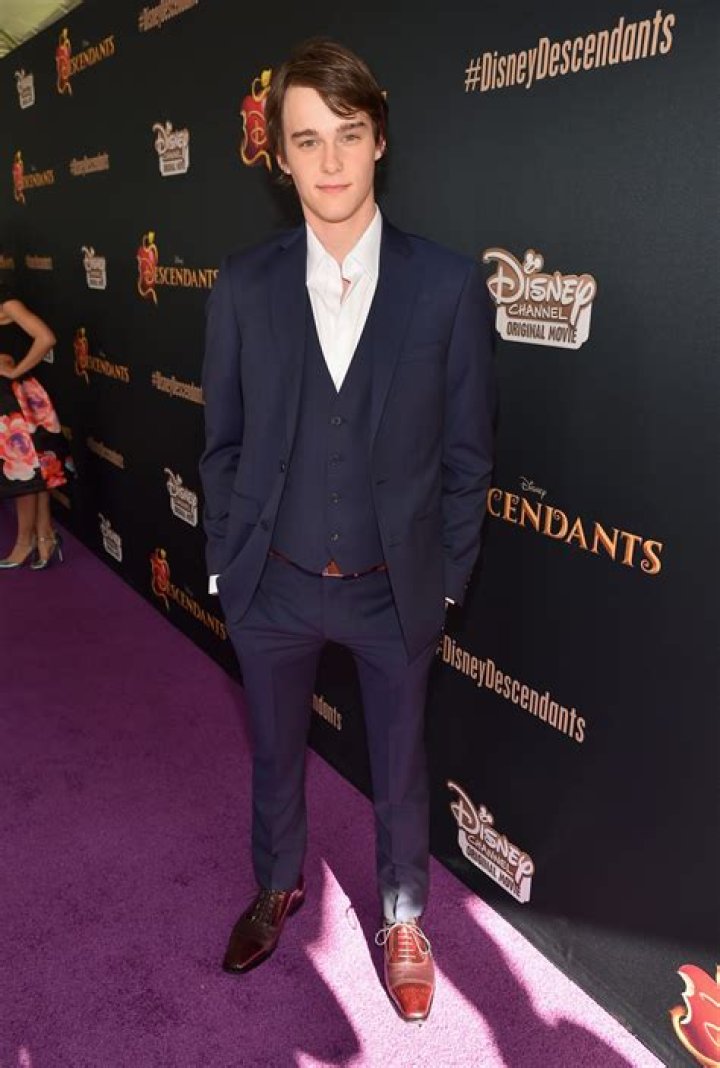 Mitchell Hope Height, Weight, Age, Family, Net Worth, Girlfriends