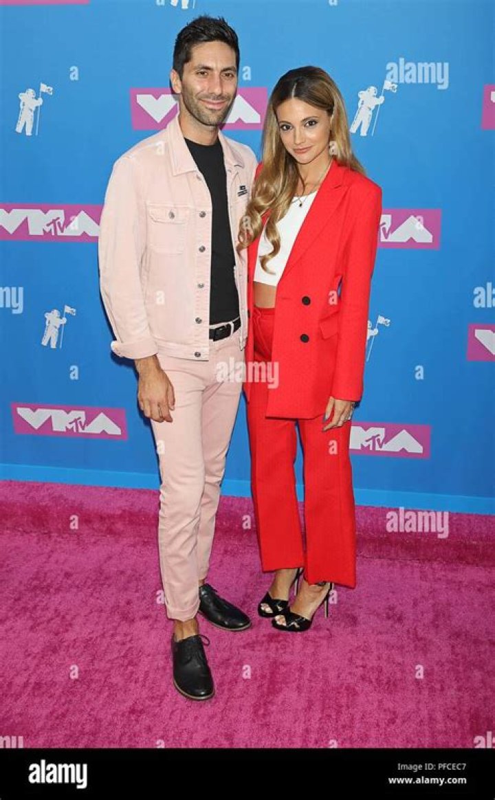MTV VMAs 2018 Nev Schulman and Pregnant Wife Walk Red Carpet