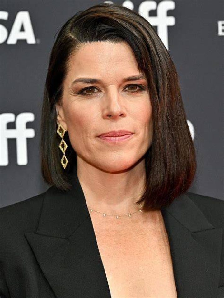 Neve Campbell Biography, Wiki, Age, Height, Boyfriend, Family, Career