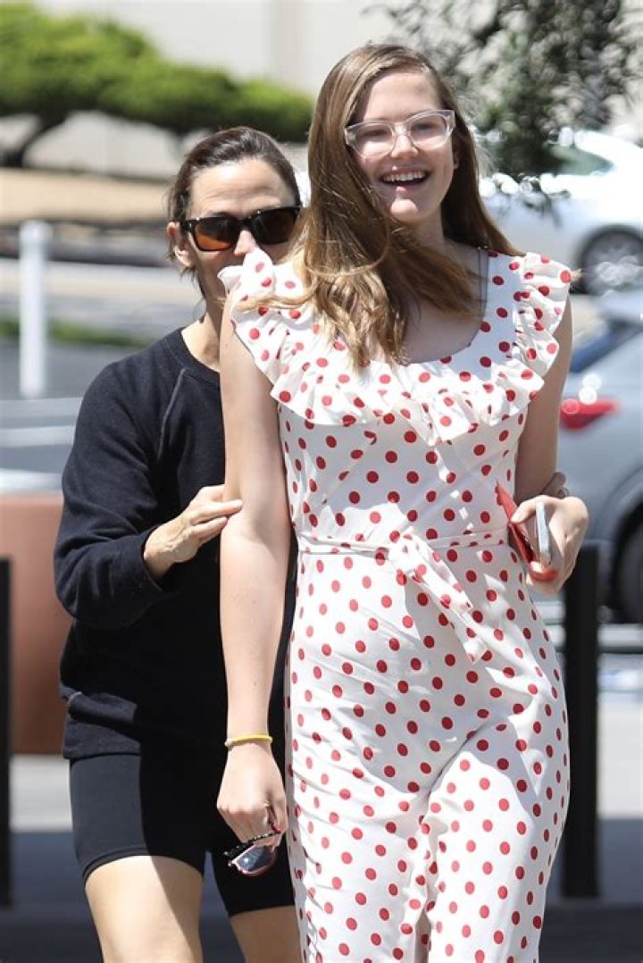 nevecampbellbikiniinhawaiioct2202 GotCeleb