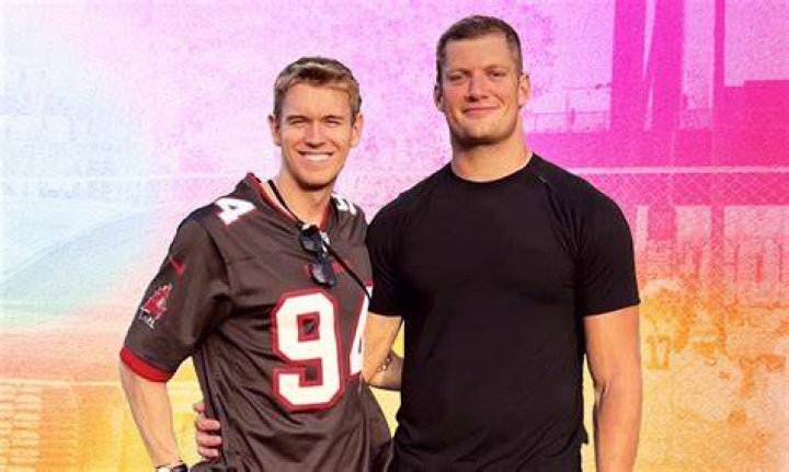 NFL star has a gay sex tape that may leak soon Entertainment Talk