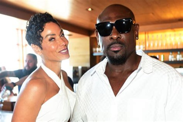 Nicole Murphy Mourns Death of Her Mom by Sharing Throwback Photos in a