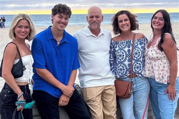 Noah Beck Parents, Ethnicity, Age, Wiki, Net Worth, Height