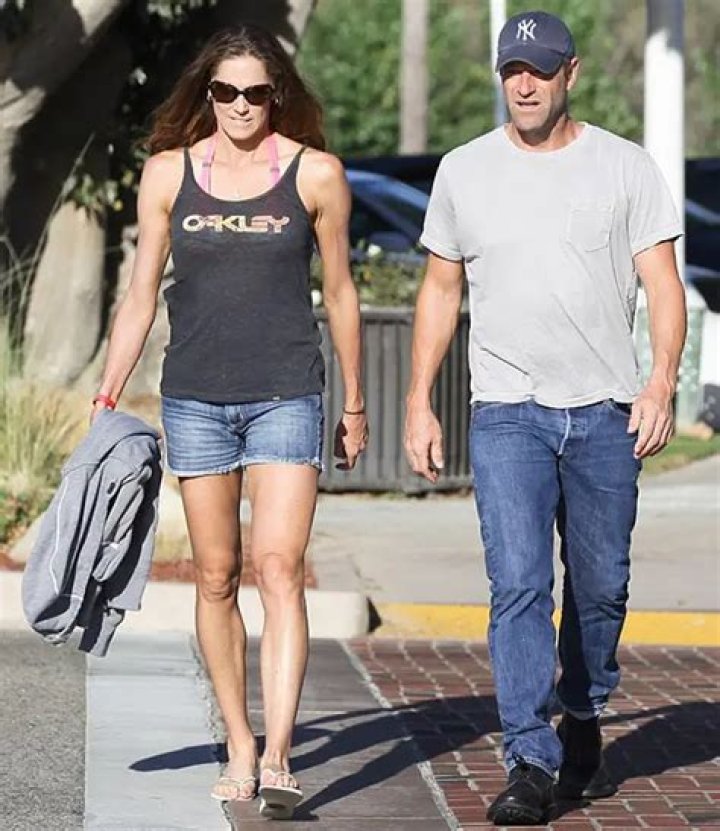Once Engaged Aaron Eckhart Moved On With His Life And Started Dating