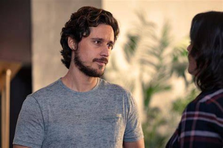 Peter Gadiot has a Secret Wife? His Dating, Net Worth 2022, Parents