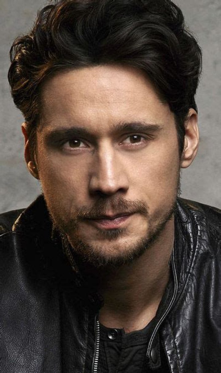 Peter Gadiot (James Valdez on Queen of the South) Bio wiki, wife, dating