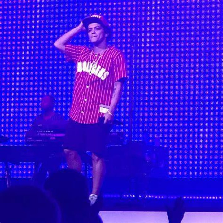 Pin by Jaqueline Rudris on fam&iacute;lia Bruno mars mother, Bruno mars