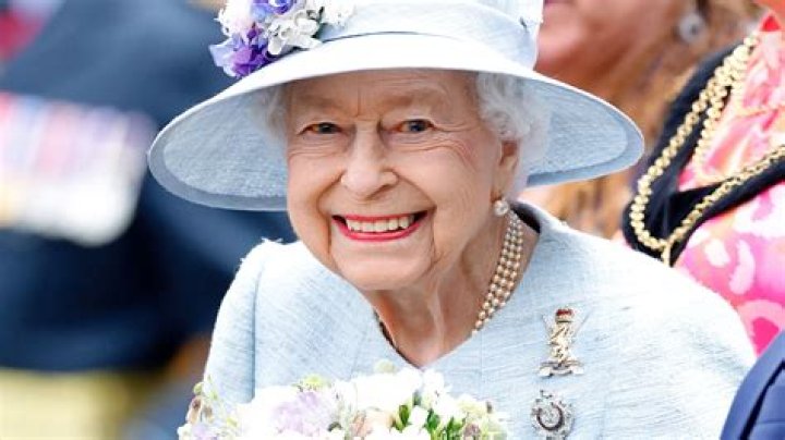 Queen Elizabeth II officially longest reigning British monarch