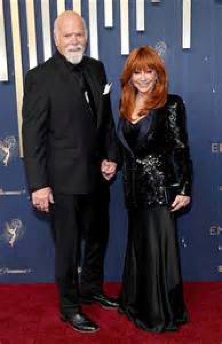 Reba McEntire is dating Young Sheldon actor Rex Linn as ex daughterin