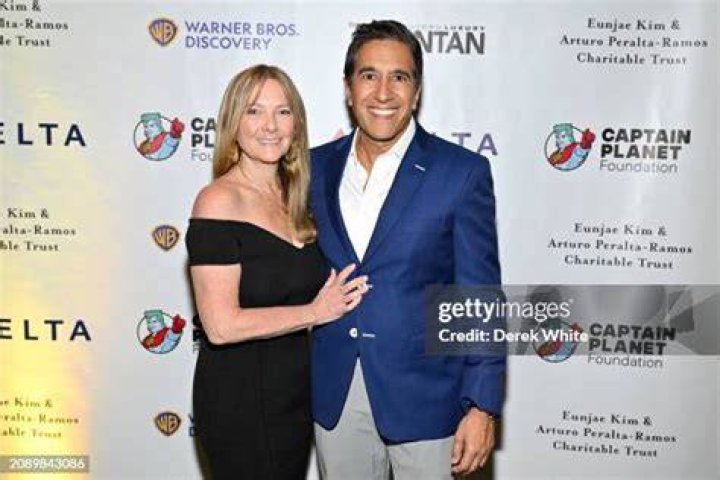 Rebecca Olson (Dr. Sanjay Gupta’s Wife) and 3 Daughters famous
