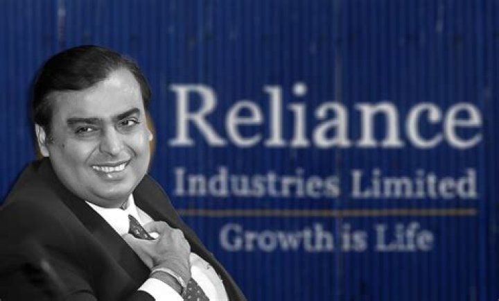 Reliance CEO Mukesh Ambani loses billions as oil slump hits shares CNN