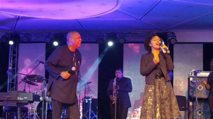 Ron Kenoly and Diana live YouTube