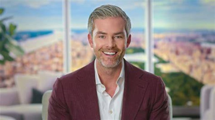 Ryan Serhant Shows Bathtub in 18M New York City Apartment Photo