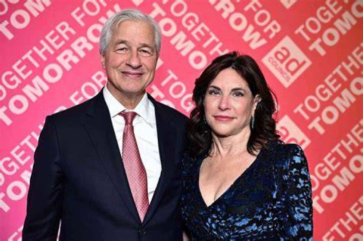 Senators fawn over Jamie Dimon despite JP trading fiasco Brian