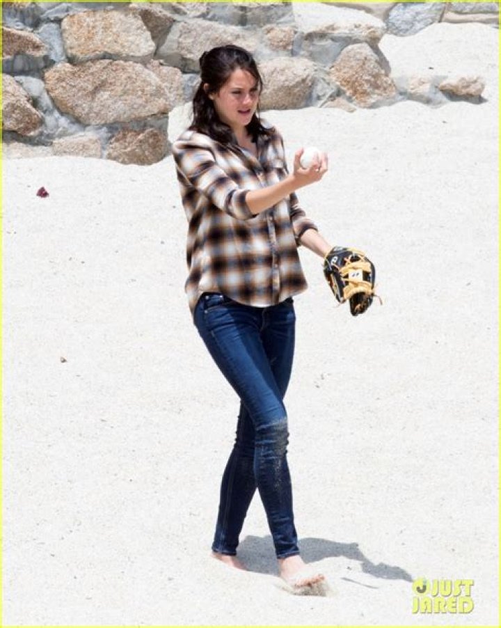 Shailene Woodley Plays Ball With OnScreen Son For 'Big Little Lies