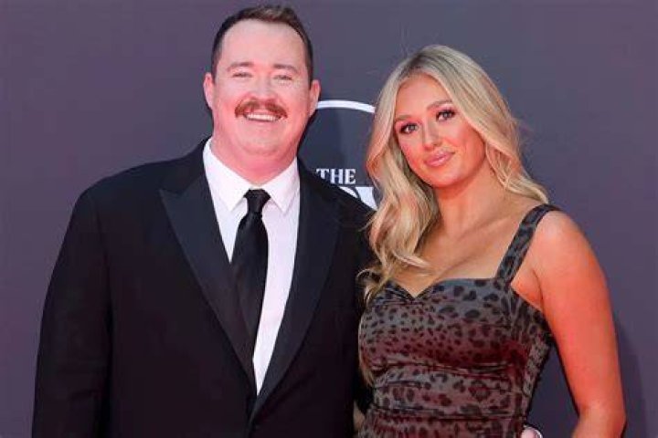 Shane Gillis Girlfriend FACTOFIT