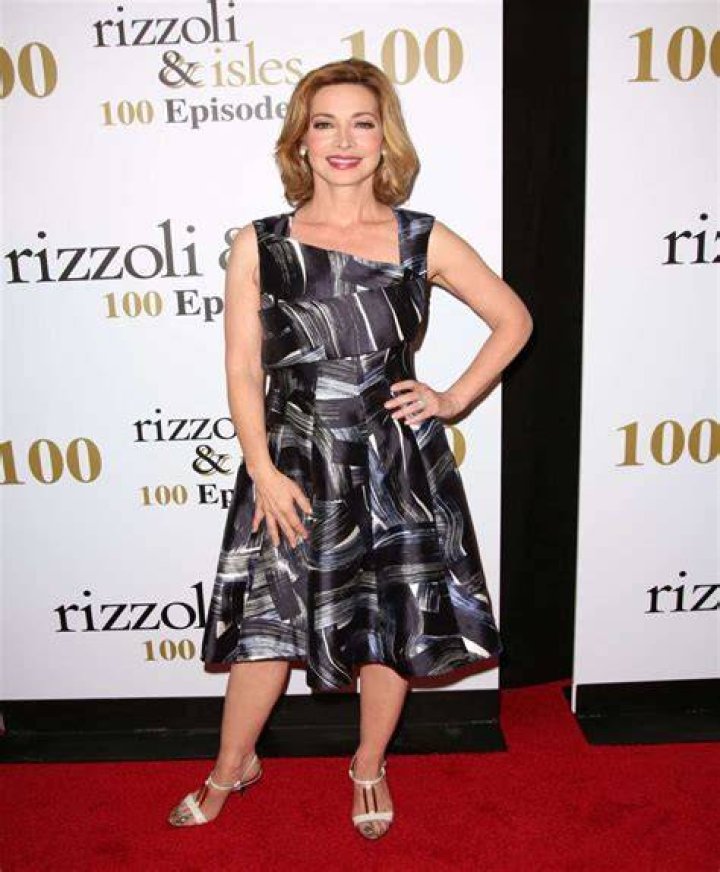 Sharon Lawrence Birthday, Real Name, Age, Weight, Height, Family, Facts