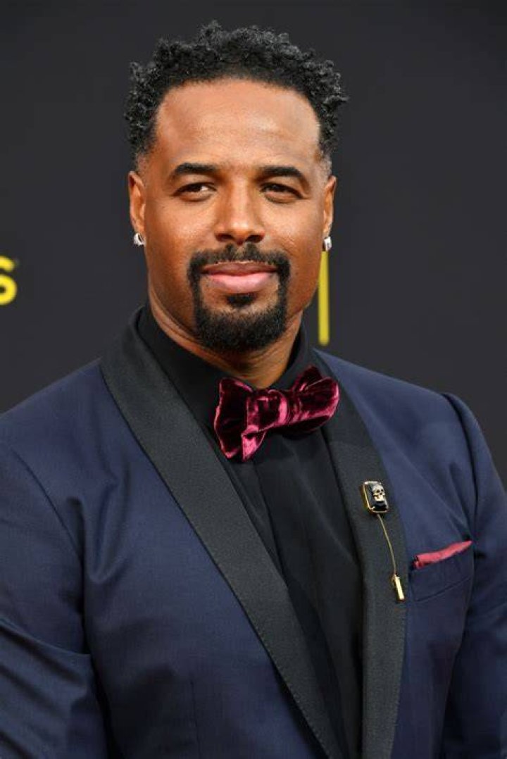 Shawn Wayans 2024 dating, net worth, tattoos, smoking & body facts