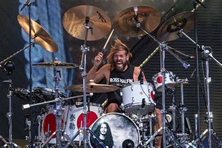 Taylor Hawkins, Foo Fighters’ Drummer, Dies at 50 The New York Times