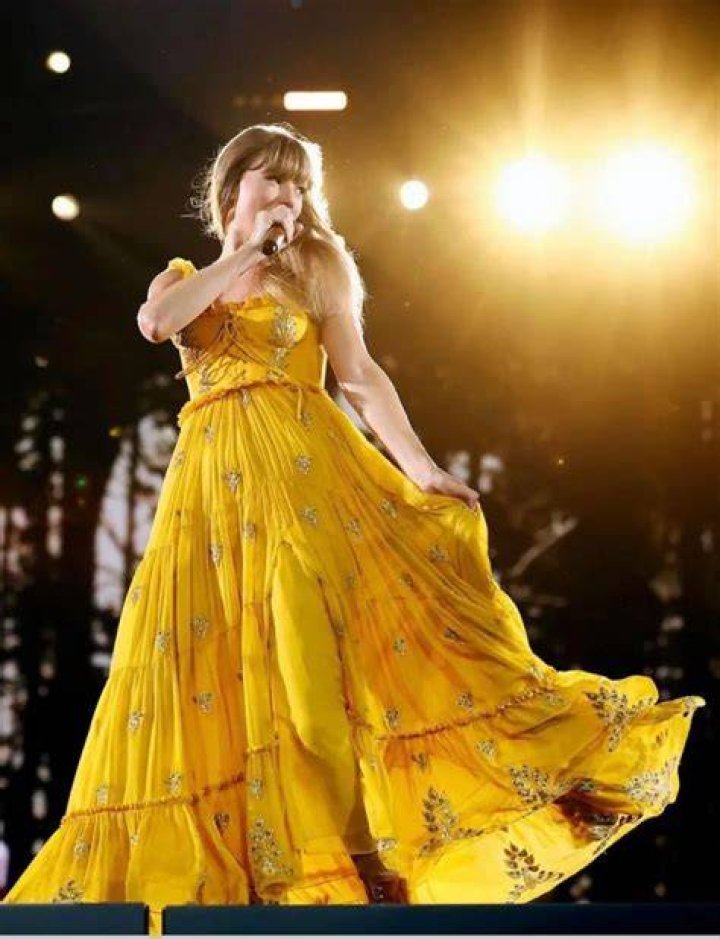 Taylor Swift in Yellow Dress Out for Dinner in New York, August 24