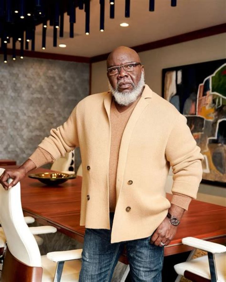 T.D. Jakes Net Worth & Earnings (2023)