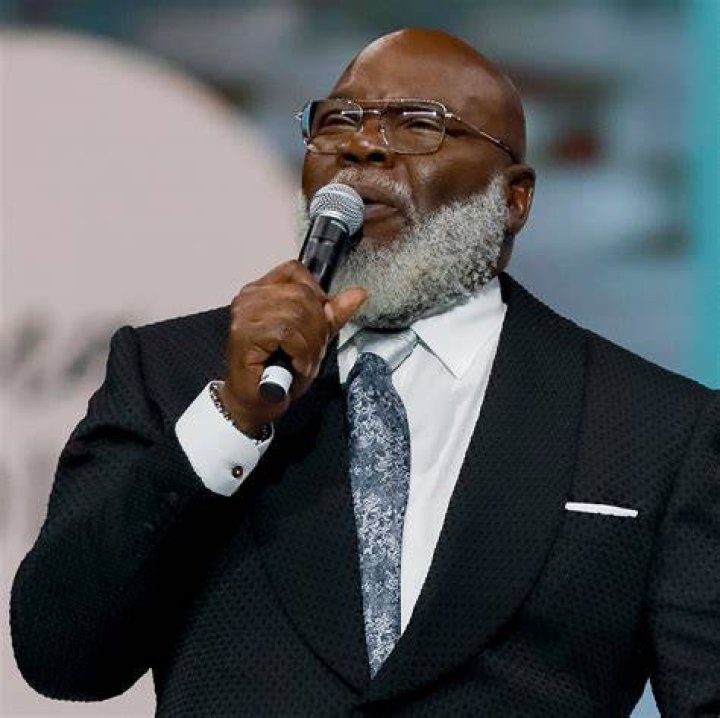 TD Jakes' Wife of 39 Years Proves She Is a Smart Dresser by Posing in a