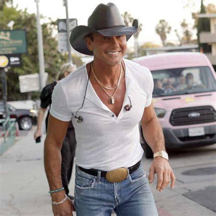 Tim McGraw Fan Gifts Him Bracelet with Faith Hill, Daughters' Initials