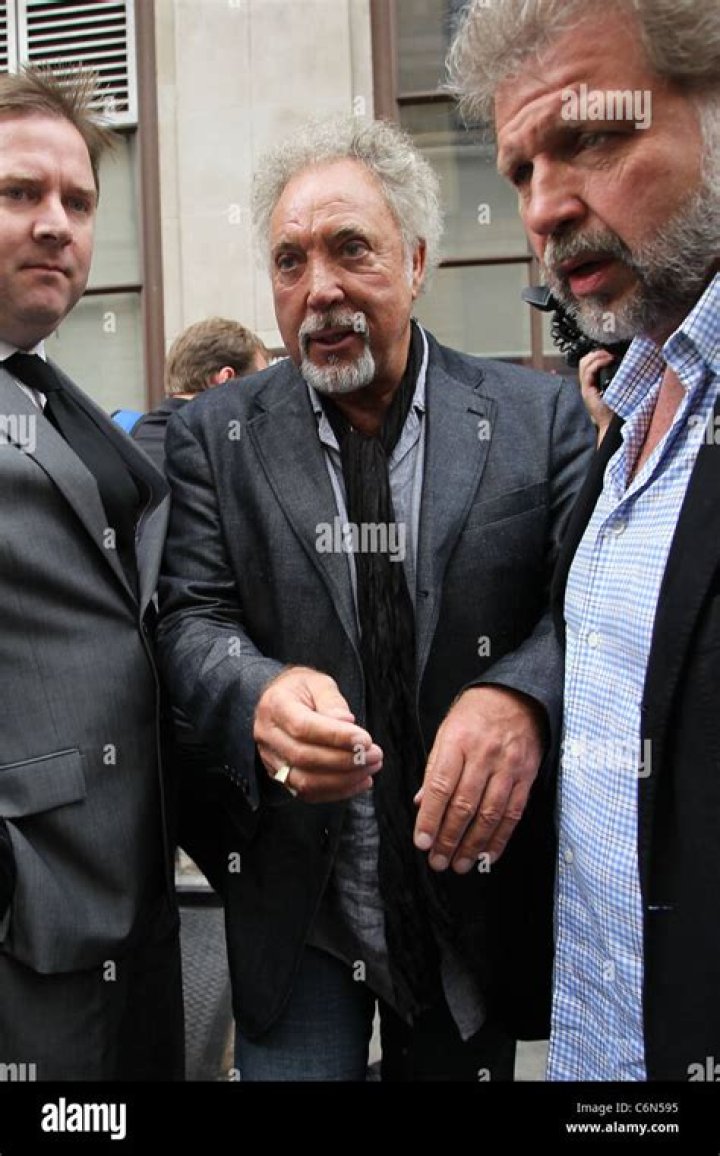 Tom Jones says manager son Mark knows him 'better than anybody else