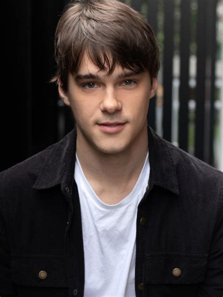 Truth About Mitchell Hope's Movie Career and Girlfriend Tayla Audrey