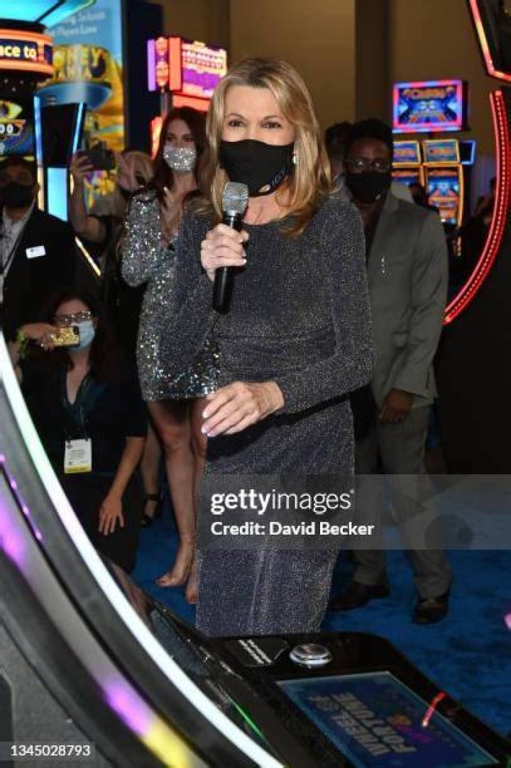 Vanna White Hosts &lsquo;Wheel of Fortune&rsquo; for the First Time in 37 Years