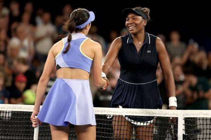 VENUS WILLIAMS at Australian Open Tennis Tournament in Melbourne 01/15