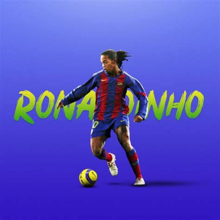 VIDEO Huyền thoại Ronaldinho vẽ "cầu vồng" tuyệt đẹp ở tuổi 42 MOLI Star