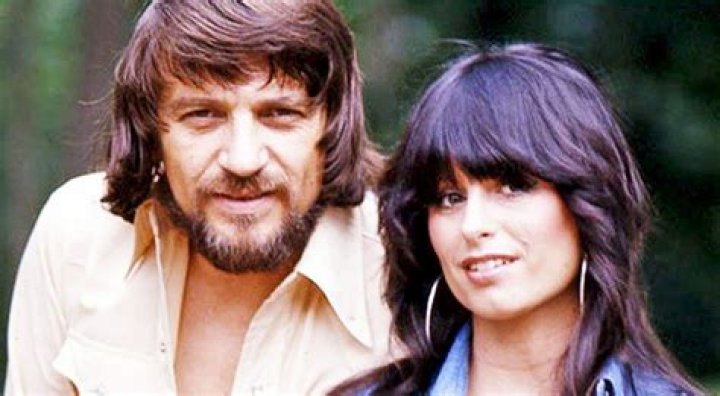 Waylon Jennings’ Widow Jessi Colter To Release TellAll Book About