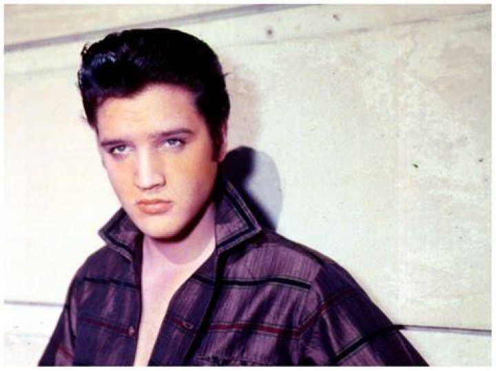 When Did Elvis Presley's Mother Gladys Die?