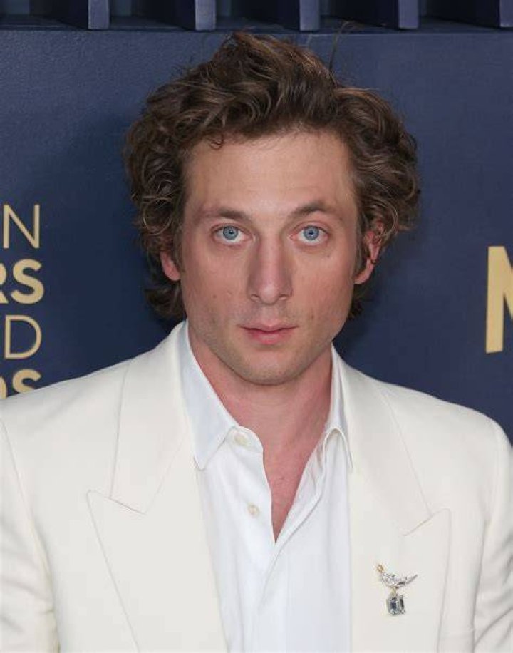 Who are Jeremy Allen White parents?