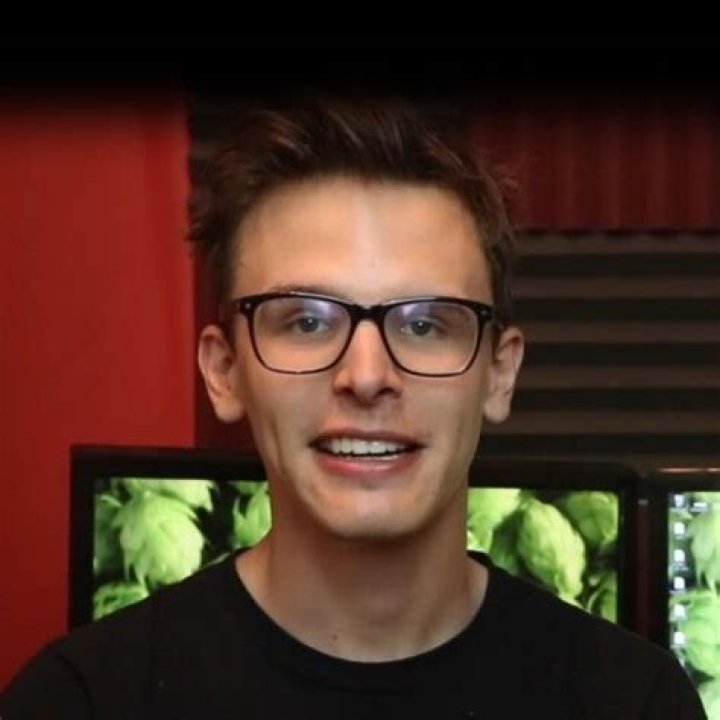 Who Is iDubbbz's Wife? What to Know About Anisa Johma