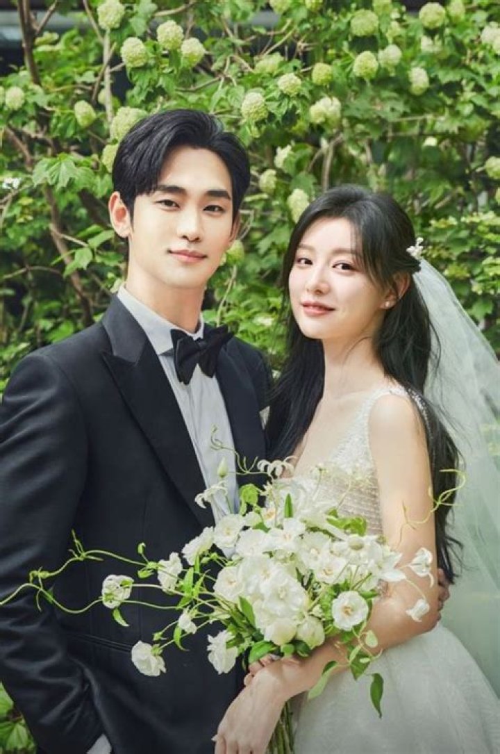 Who is Kim SooHyun Girlfriend in 2023? Is He Dating Anyone? Creeto