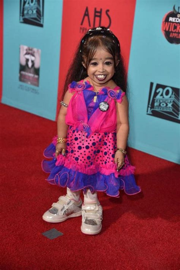 World’s shortest woman, Jyoti Amge, making averagesized things look