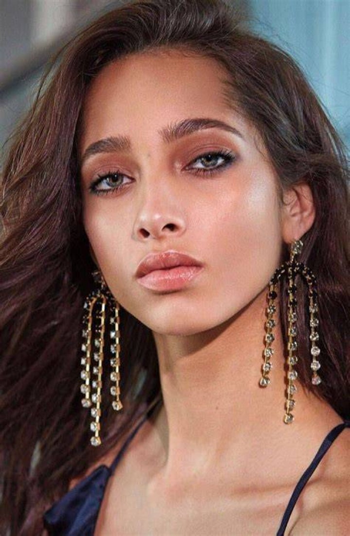 Yasmin Wijnaldum, Makeup Accessories, Indigo, Long Hair Styles, Couple