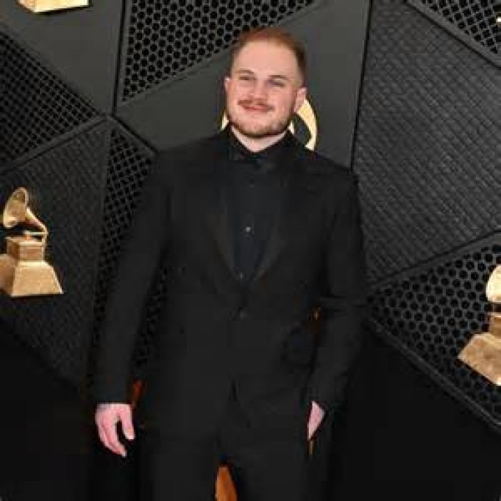 Zach Bryan est une star montante de la country prolifique avec un vrai